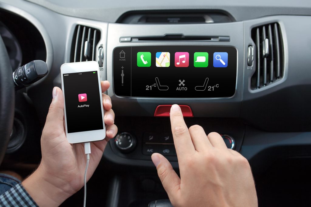 Apple CarPlay vs Android Auto